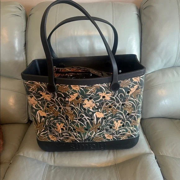 Simply Southern tote nwt camo. - Picture 1 of 11
